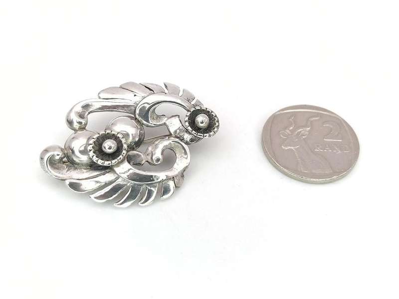 1940s style Candida sterling silver brooch