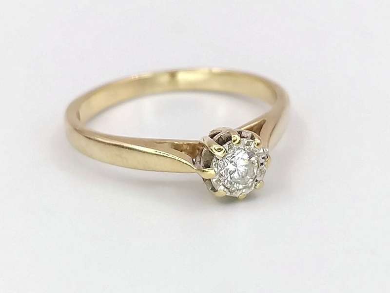 Classic solitaire diamond ring