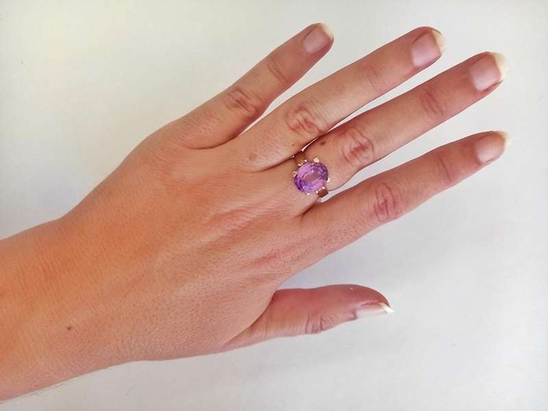 Vintage purple sapphire cocktail ring (9ct gold)