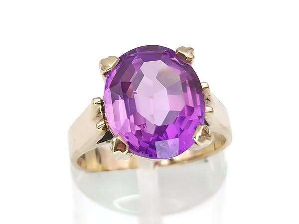 Vintage purple sapphire cocktail ring (9ct gold)