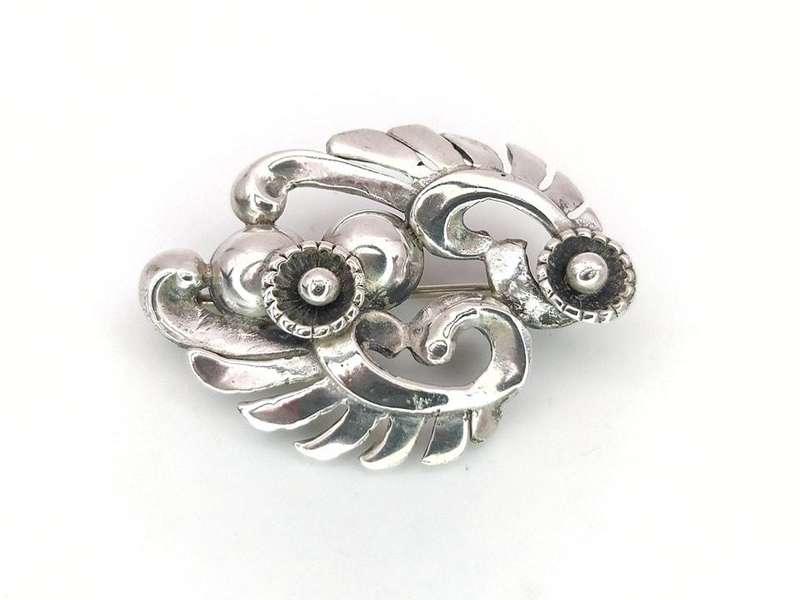 1940s style Candida sterling silver brooch