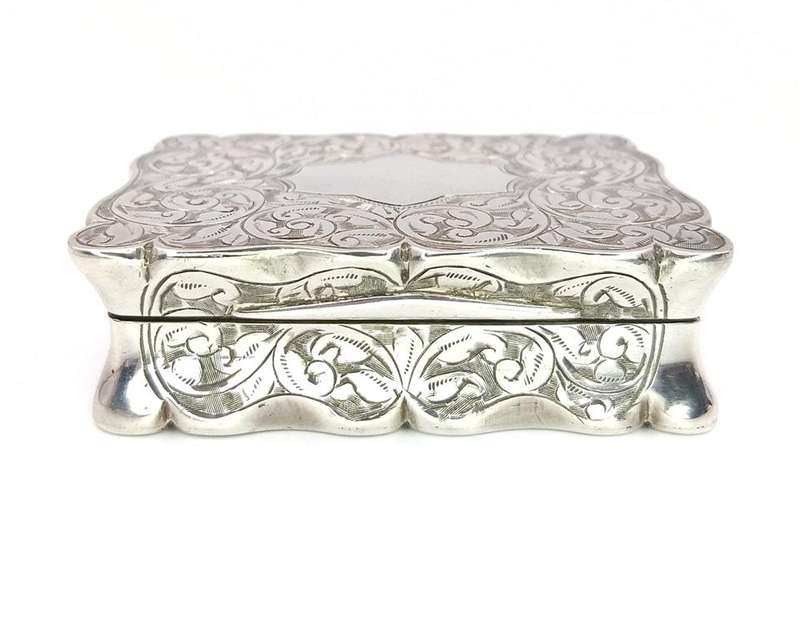 Edwardian engraved sterling silver snuff box