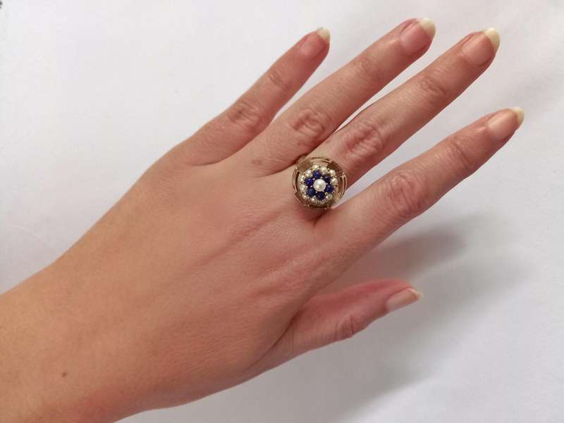 Sumptuous 10ct yellow gold lapis lazuli & pearl ring