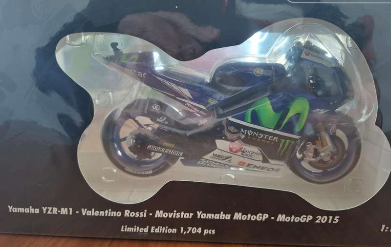 Yamaha YZR-M1 Movistar Yamaha Moto GP Team 2015 - Valentino Rossi