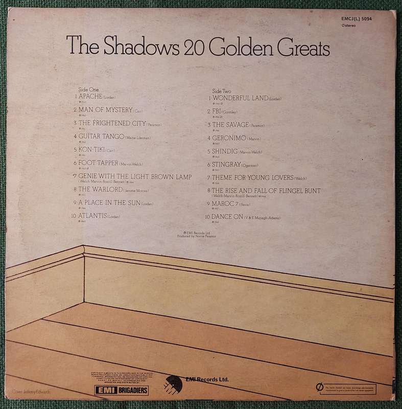 THE SHADOWS - 20 GOLDEN GREATS (RHODESIA) ***LABEL ERROR ***