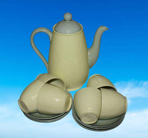Spode "MEADOW SWEET "Tea pot and 6 Duo's- England- 1 cup is chipped