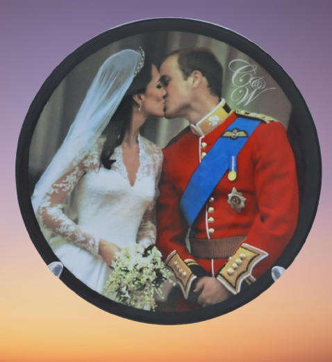 Plate To Commemorate the Royal Wedding of the Duke & Duchess of Cambridge 29th April 2011