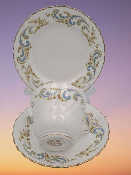 Vintage Royal Grafton MARLBOROUGH TRIO -Fine Bone China-(6 Available)