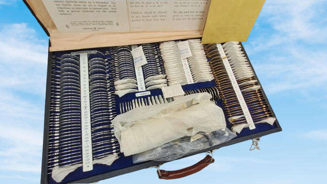 Large Vintage Oculus Optometrist / Ophthalmological Lens Kit Complete with Large Wallchart-Germany