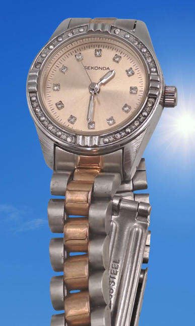 Pre-Owned Vintage SEKONDA Ladies Quartz Watch -working -SHORT strap Links missing
