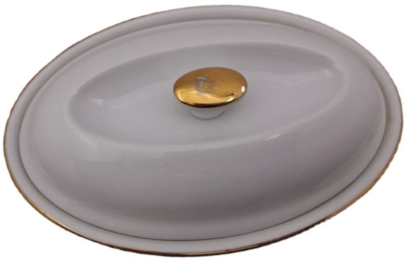 Vintage Royal Worcester Porcelain Gold Handle Casserole Baking Dish with lid shape 22 size 3(used)
