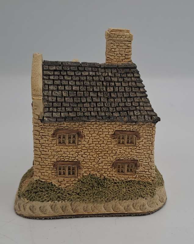 1985 David Winter Cottage Collection "Blackfriars Grange" Hand Made in Great Britain.