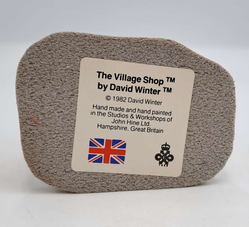 1982 David Winter Cottage Collection "The Village Shop" Hand Made in Great Britain.