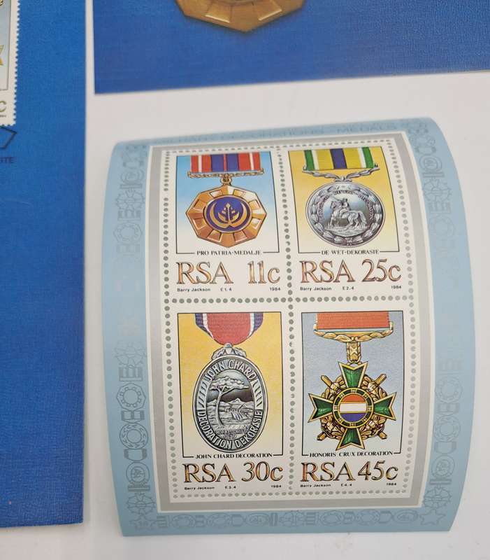 1984 RSA Military Medals and Decorations 2 FD Covers S12 and 4.10 + 4 Maxi Cards+ Stamp set