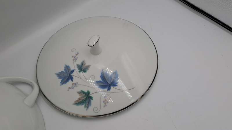 Rare!! 1950's Noritake "Vintage" 618 Royal Ceramic's -Tureen with Lid  Made in JAPAN