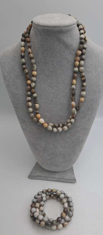 Vintage seed Bead Necklace 112cm with Matching Bracelet with Memory Wire -63cm