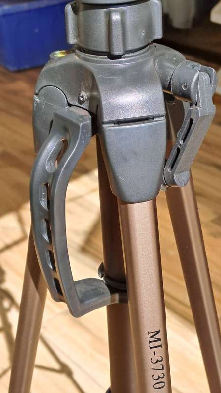 Large MI-3730 Aluminium  Camera Tripod with bag -  Water level adjustments 1,8m Plus