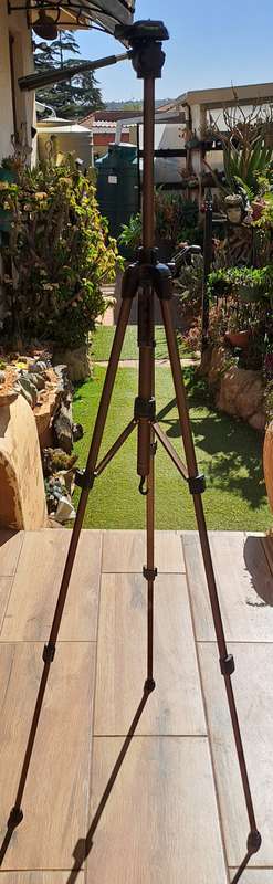 Large MI-3730 Aluminium  Camera Tripod with bag -  Water level adjustments 1,8m Plus