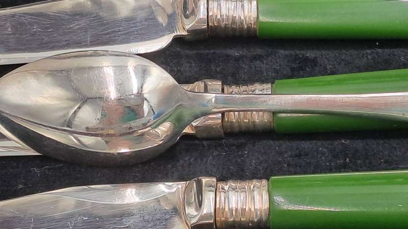 13pc Antique /Vintage EPNS Knife and spoon set with tongs-Green Bakelite Handle's -Boxed