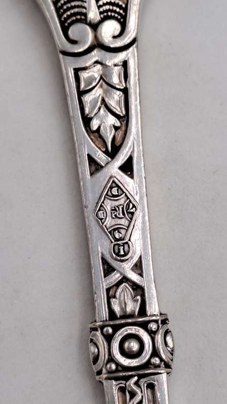 Circa 1878 Victorian Berry Silver Plate Serving Spoons 23,7cm  UK -