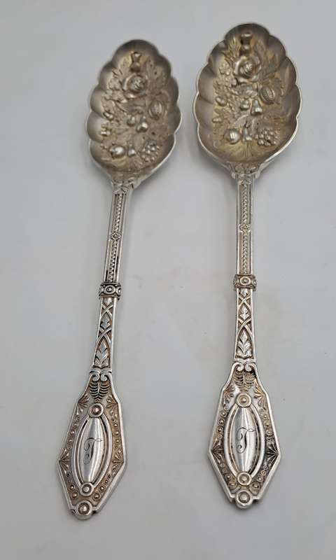 Circa 1878 Victorian Berry Silver Plate Serving Spoons 23,7cm  UK -