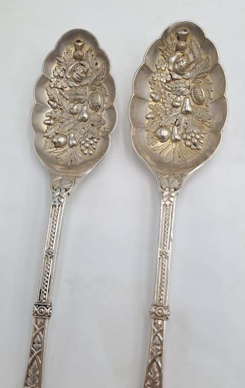 Circa 1878 Victorian Berry Silver Plate Serving Spoons 23,7cm  UK -