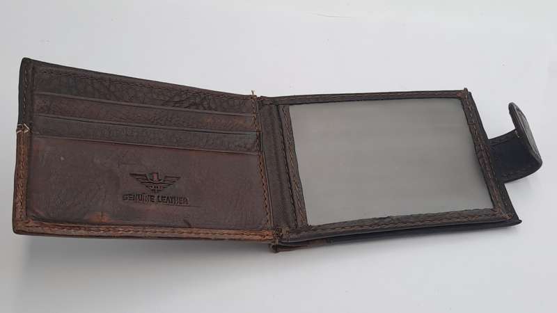Brown Men's Genuine V.1.H  Leather Wallet -Holds Cards,Licence 0r ID and Change-Unused