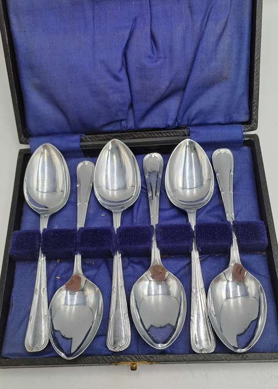 6 Vintage Chrome Plated Teaspoons -Boxed