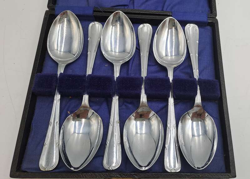6 Vintage Chrome Plated Teaspoons -Boxed