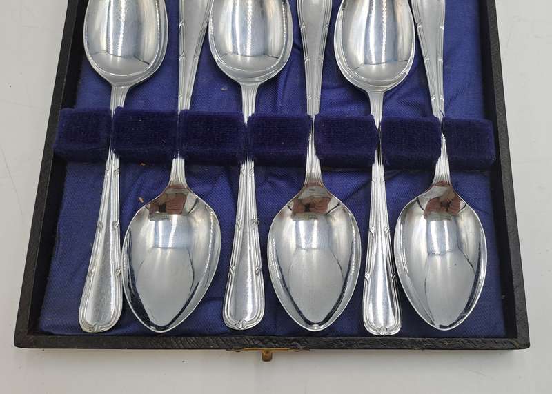 6 Vintage Chrome Plated Teaspoons -Boxed