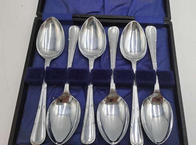 6 Vintage Chrome Plated Teaspoons -Boxed