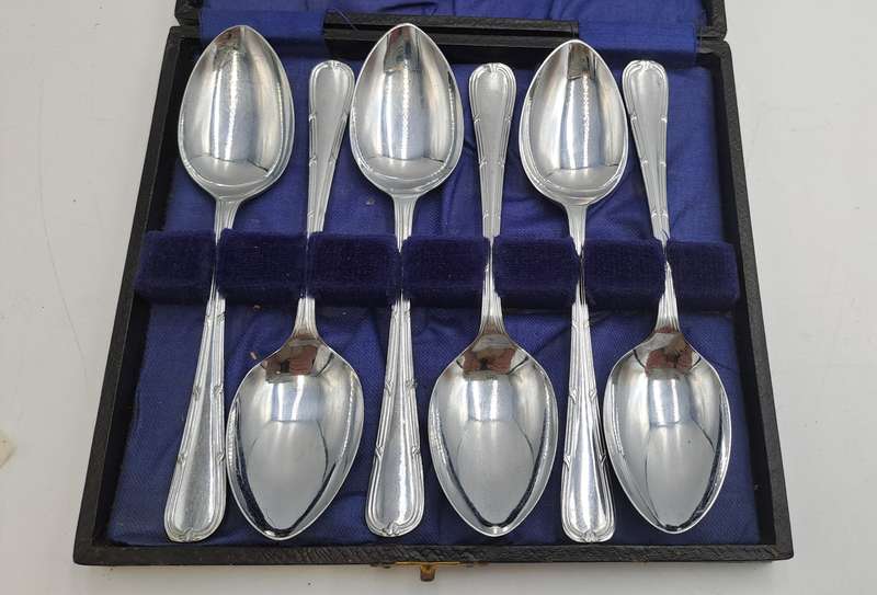 6 Vintage Chrome Plated Teaspoons -Boxed