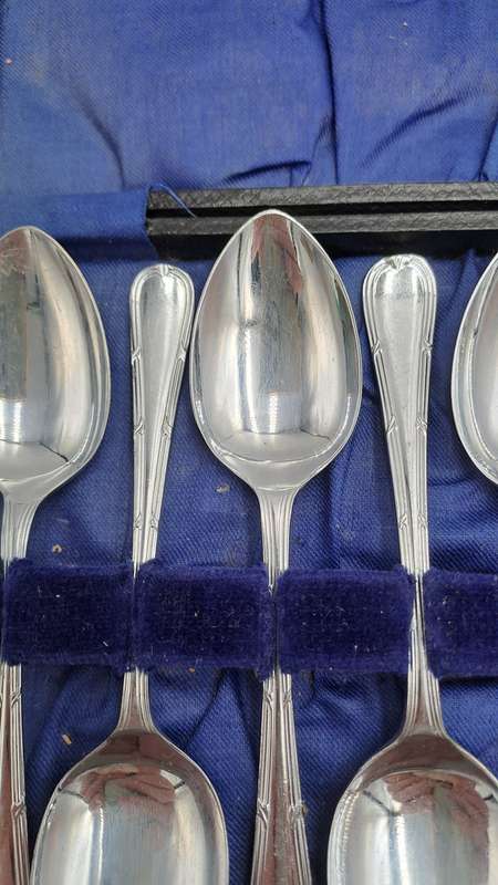 6 Vintage Chrome Plated Teaspoons -Boxed