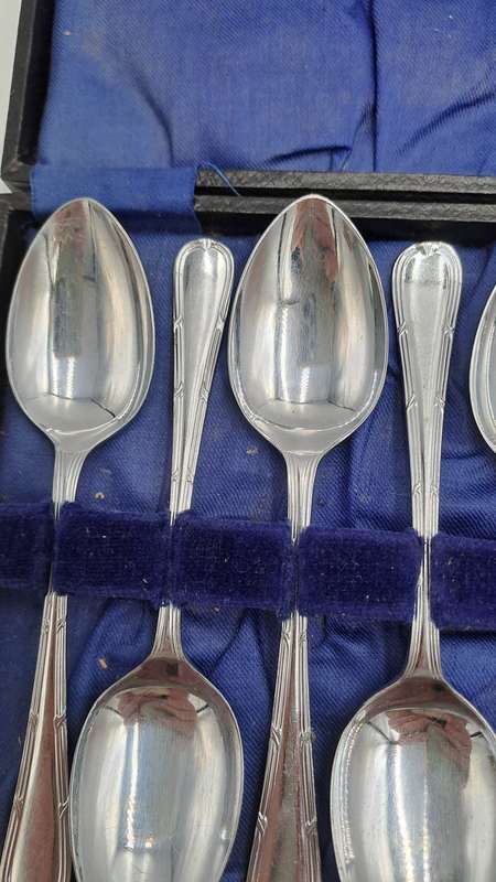 6 Vintage Chrome Plated Teaspoons -Boxed