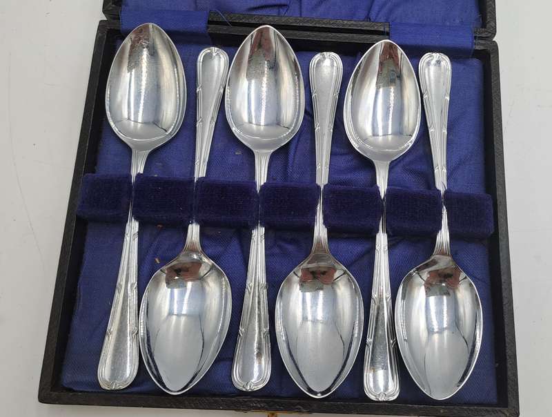 6 Vintage Chrome Plated Teaspoons -Boxed