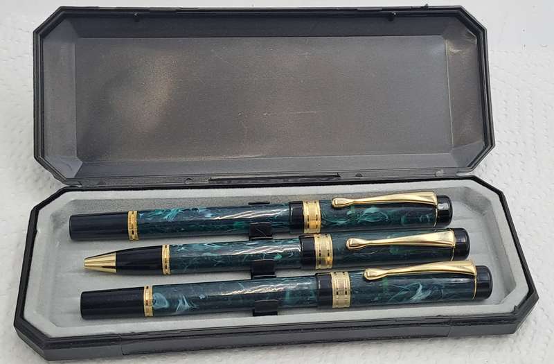 Vintage German pen Gift set, Iradium nib fountain pen and 2 pens ink is dry-in Box