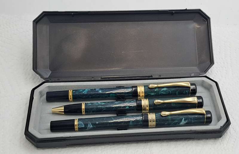 Vintage German pen Gift set, Iradium nib fountain pen and 2 pens ink is dry-in Box