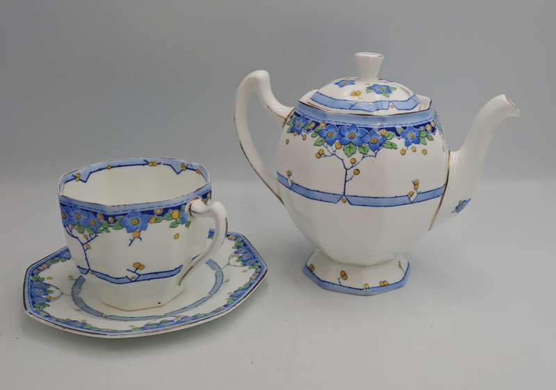 Small Royal Doulton Arvon Art Deco Teapot H3911 no 11 (Tea For One ) with one Duo