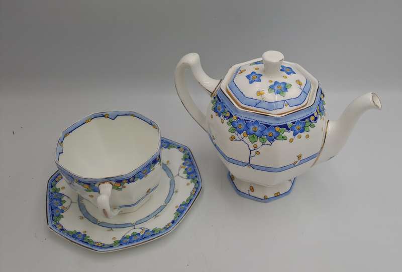 Small Royal Doulton Arvon Art Deco Teapot H3911 no 11 (Tea For One ) with one Duo
