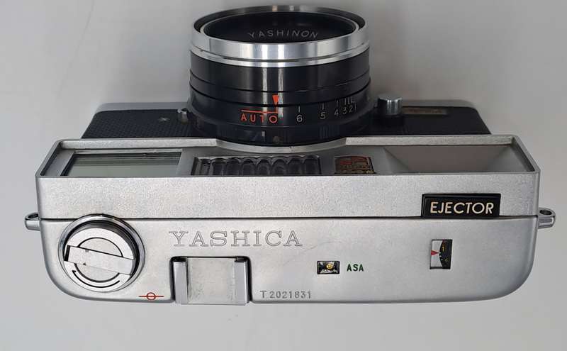 1961 Vintage Yashica Flash-O-Set 35mm Camera with Coupled View Range Finder -Leather Case and Box