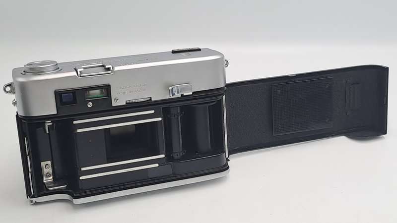 1961 Vintage Yashica Flash-O-Set 35mm Camera with Coupled View Range Finder -Leather Case and Box
