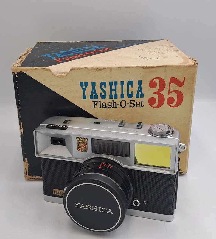 1961 Vintage Yashica Flash-O-Set 35mm Camera with Coupled View Range Finder -Leather Case and Box