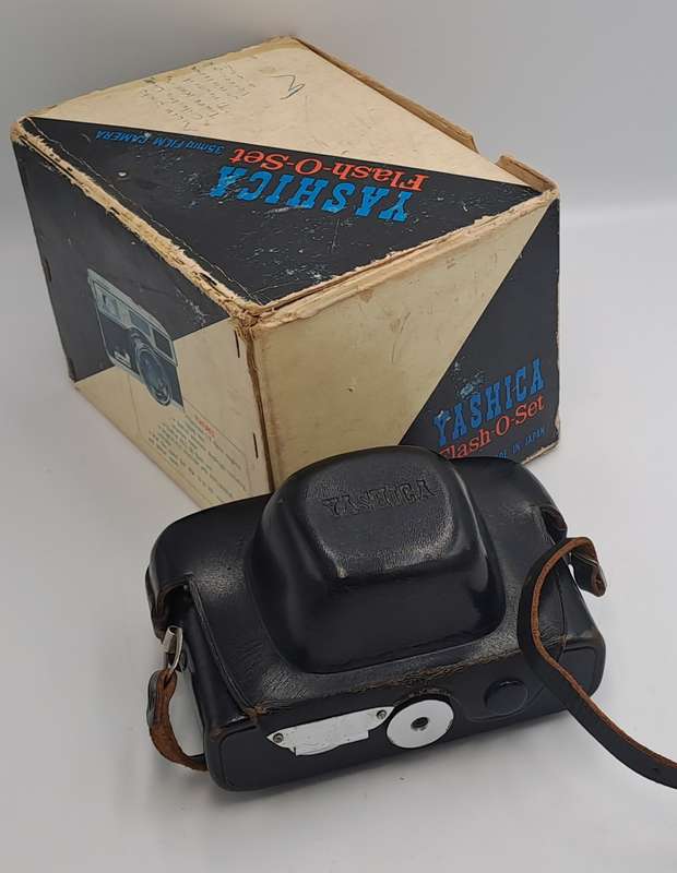 1961 Vintage Yashica Flash-O-Set 35mm Camera with Coupled View Range Finder -Leather Case and Box