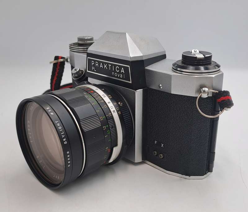 Vintage Praktica PL nova 1 35mm Camera with 1:2.8 F28mm Lens and skilight filter