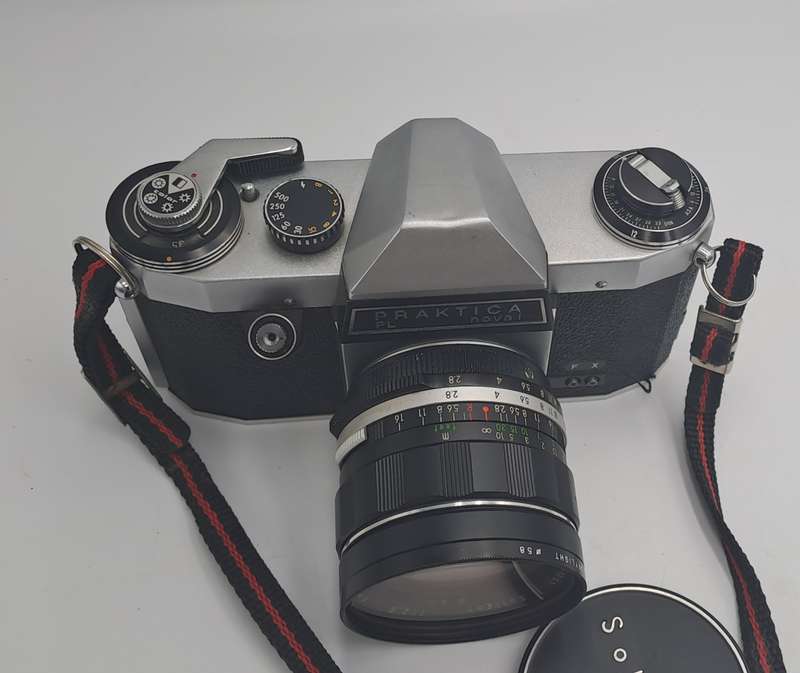 Vintage Praktica PL nova 1 35mm Camera with 1:2.8 F28mm Lens and skilight filter