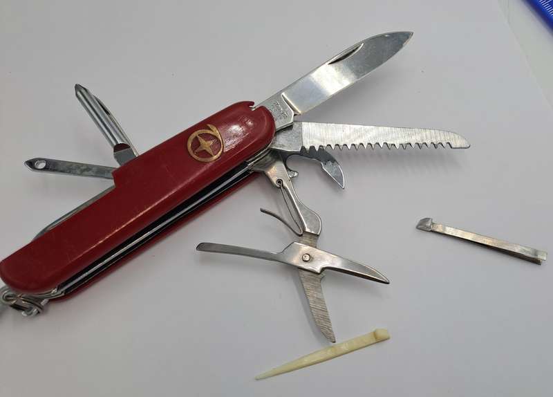 Pre-Owned Multi-Tool Pocket Knife (12 tools) with Toothpick and Tweezer Made in China