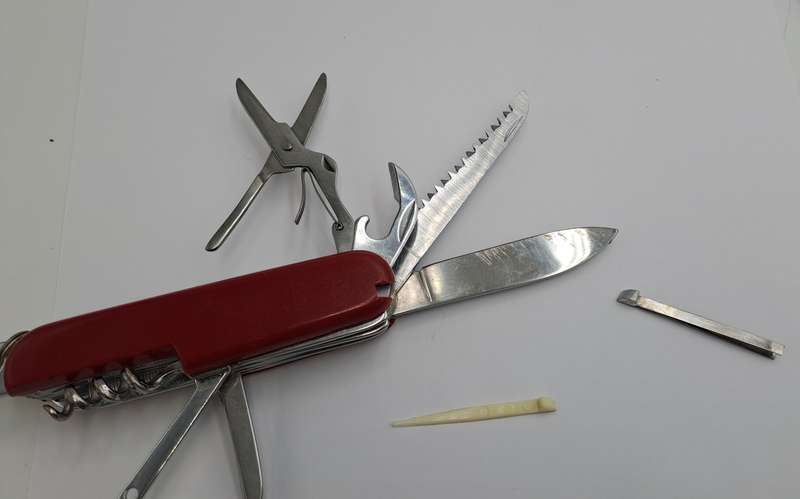 Pre-Owned Multi-Tool Pocket Knife (12 tools) with Toothpick and Tweezer Made in China