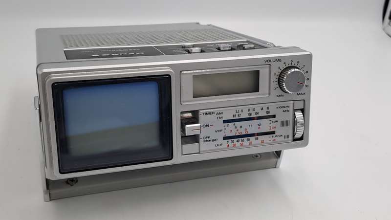 Vintage Sanyo AM/FM Quartz Clock Radio & TV Model TMP 2170 with Leather Cover