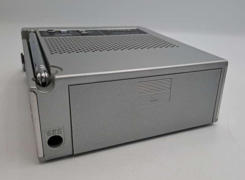 Vintage Sanyo AM/FM Quartz Clock Radio & TV Model TMP 2170 with Leather Cover