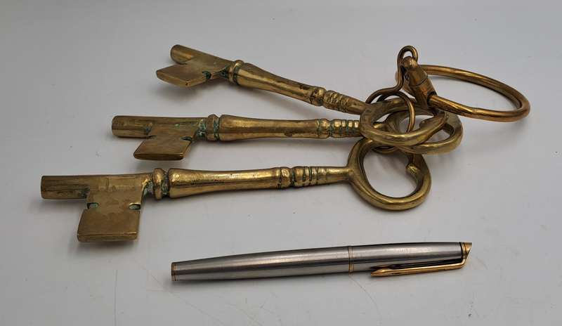 Home Décor Vintage 1060's Large Solid Brass Skeleton Keys with Keyring